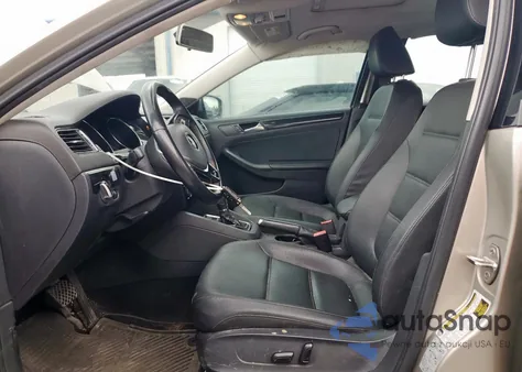 2015 Volkswagen Jetta Tdi z USA, uszkodzony, nr VIN 3VWLA7AJ3FM306865